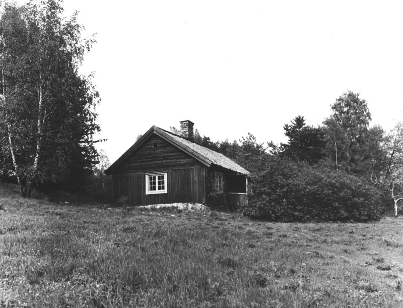 Walks and bicycling along the old road Göta Landsväg