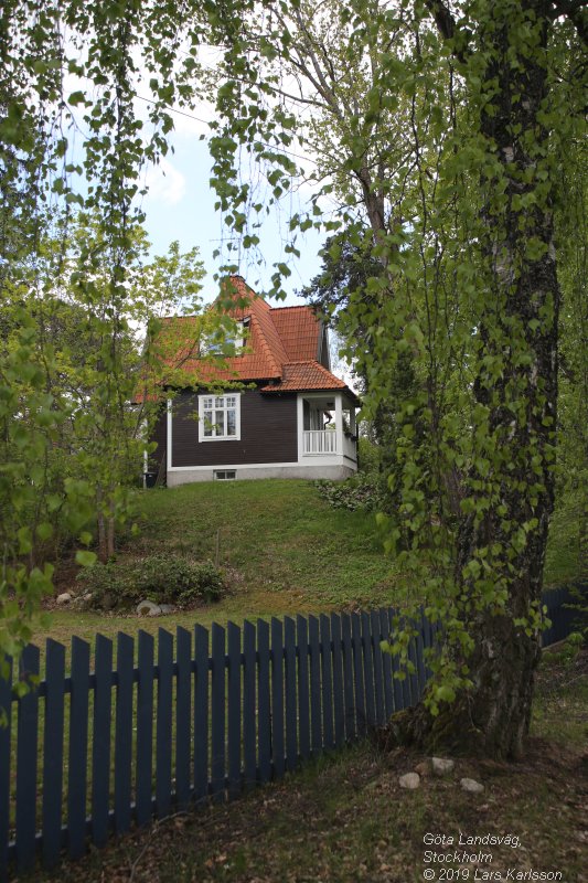 Walks and bicycling along the old road Göta Landsväg