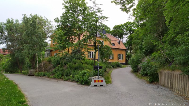 Walks and bicycling along the old road Göta Landsväg