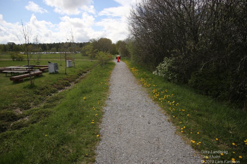 Walks and bicycling along the old road Göta Landsväg