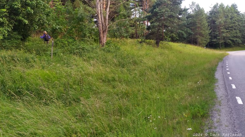 Walks and bicycling along the old road Göta Landsväg