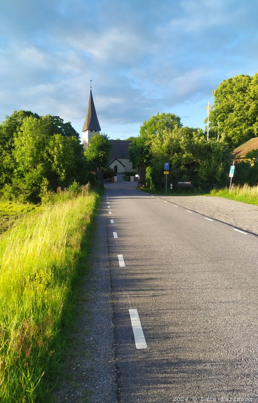 Walks and bicycling along the old road Göta Landsväg