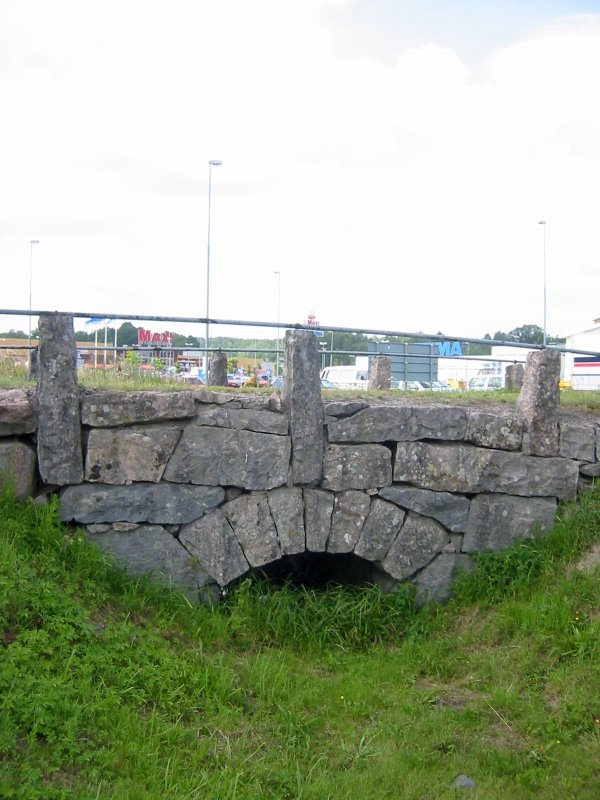 Walks and bicycling along the old road Göta Landsväg