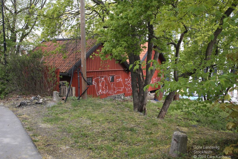 Walks and bicycling along the old road Göta Landsväg