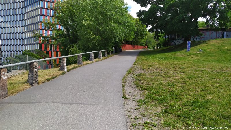 Walks and bicycling along the old road Göta Landsväg