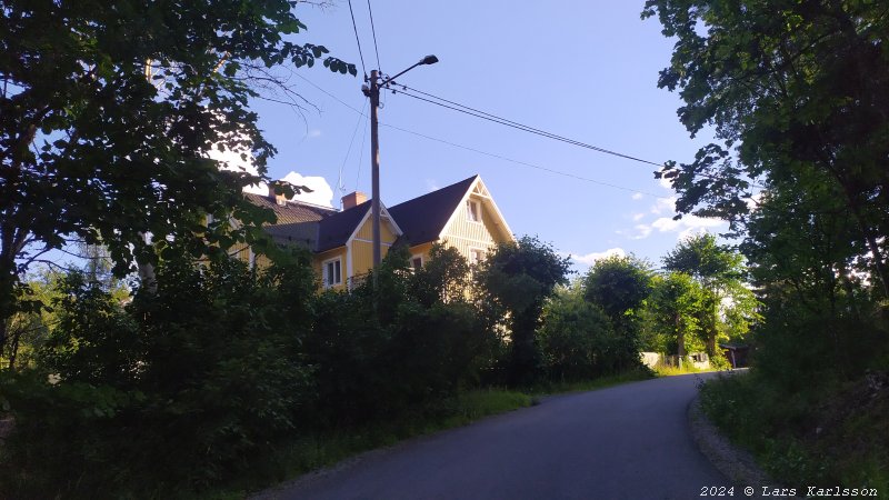 Walks and bicycling along the old road Göta Landsväg