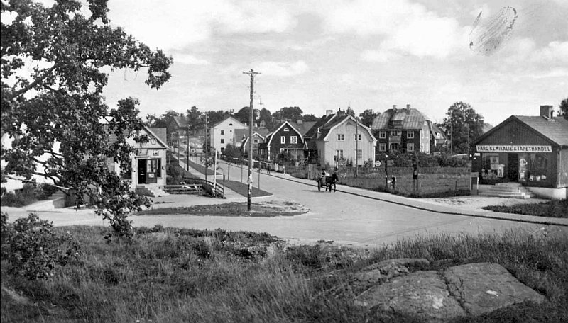 Walks and bicycling along the old road Göta Landsväg