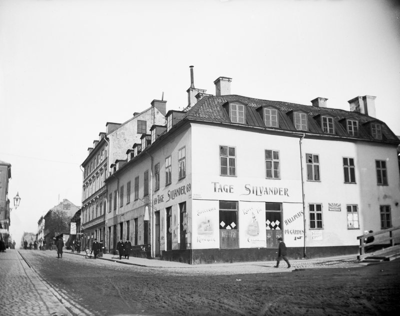 En promenad längs med Götgatan i historiska miljöer, Stockholm