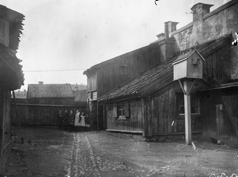 En promenad längs med Götgatan i historiska miljöer, Stockholm