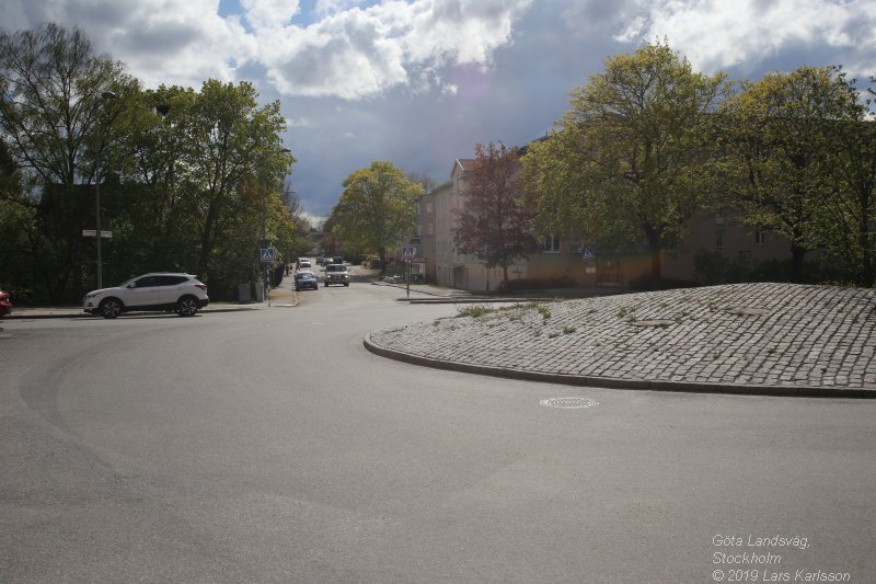 Walks and bicycling along the old road Göta Landsväg