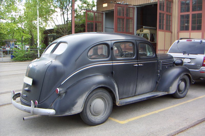 Dodge 1937 Sedan four door