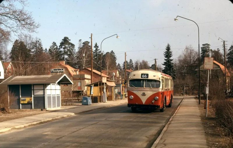 Herrängen, Långsjö torg, Pressbyrån, buss linje 66, 1964 april