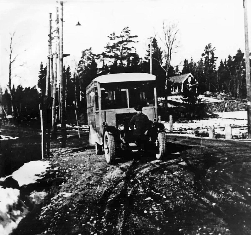 Herrängen, Långsjö torg, buss, 1920-talet