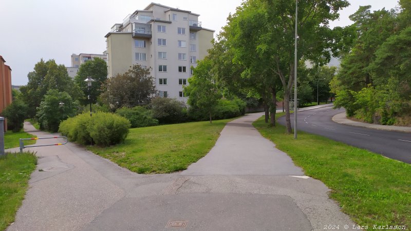 Walks and bicycling along the old road Göta Landsväg