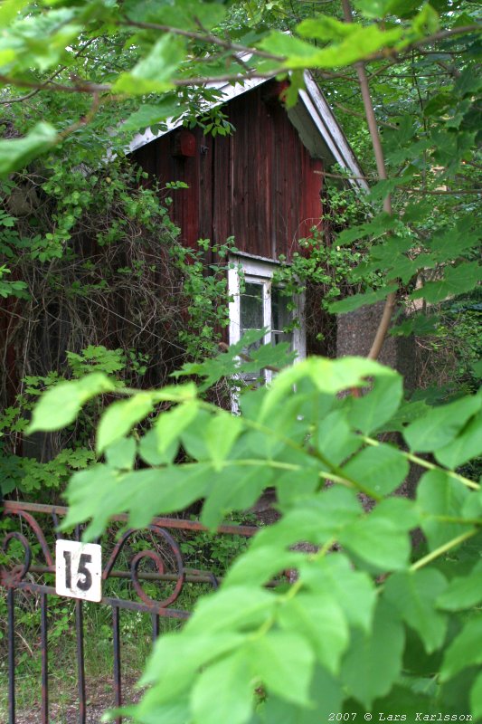 Walks and bicycling along the old road Göta Landsväg