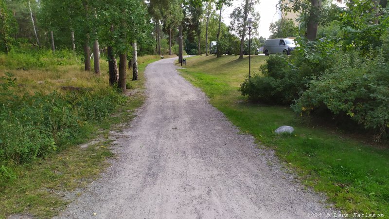 Walks and bicycling along the old road Göta Landsväg