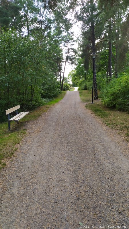 Walks and bicycling along the old road Göta Landsväg