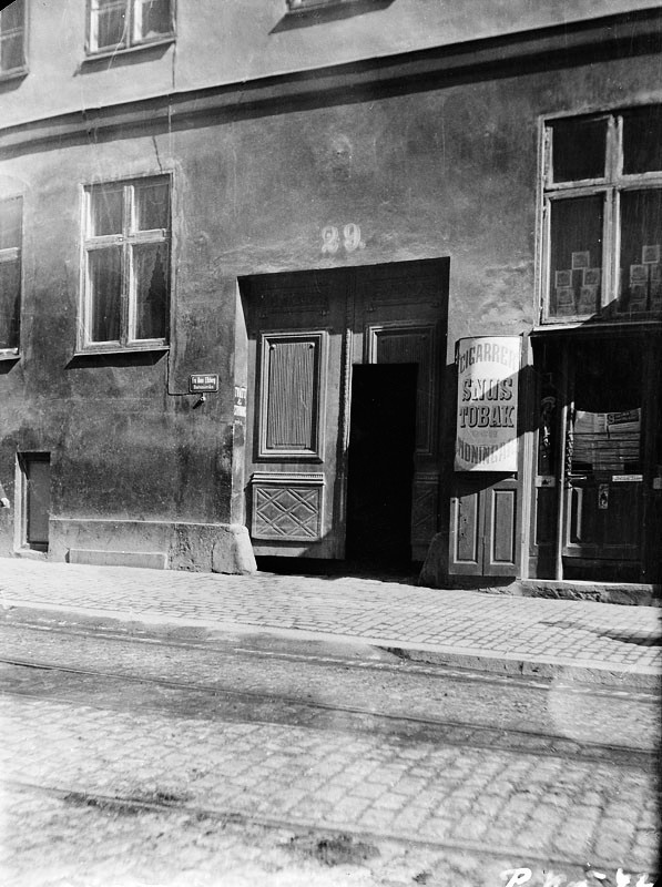 En promenad längs med Götgatan i historiska miljöer, Stockholm