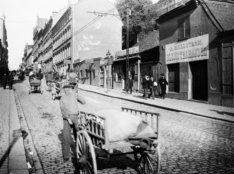 En promenad längs med Götgatan i historiska miljöer, Stockholm