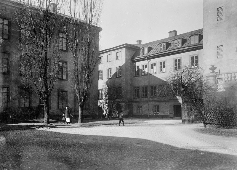 En promenad längs med Götgatan i historiska miljöer, Stockholm