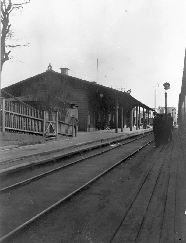 Gamla stationshuset i Liljeholmen. Stationen togs i bruk 1860. Källa: Digitalt Museum