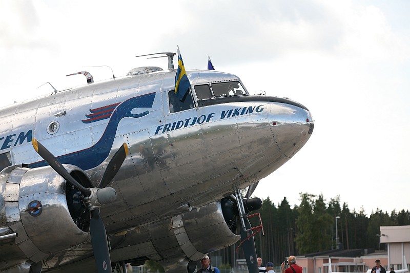 Douglas DC-3