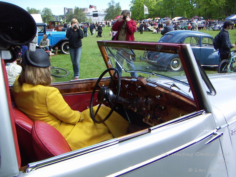 Rolls Royce Phantom with lady