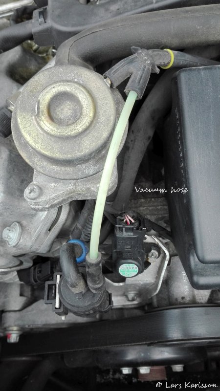 Chrysler Crossfire: Vacuum leak