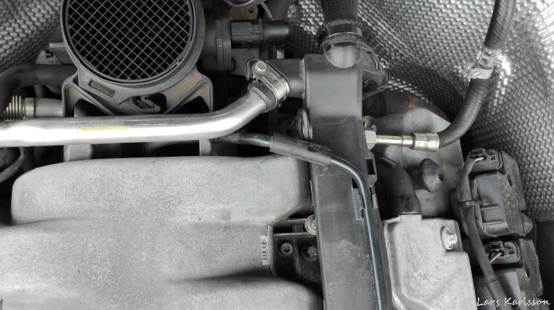Chrysler Crossfire: Vacuum leak