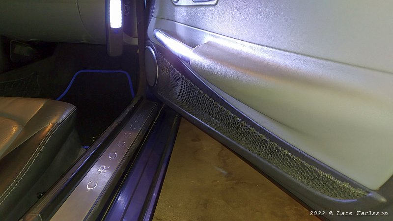 Chrysler Crossfire: Door panel net pocket