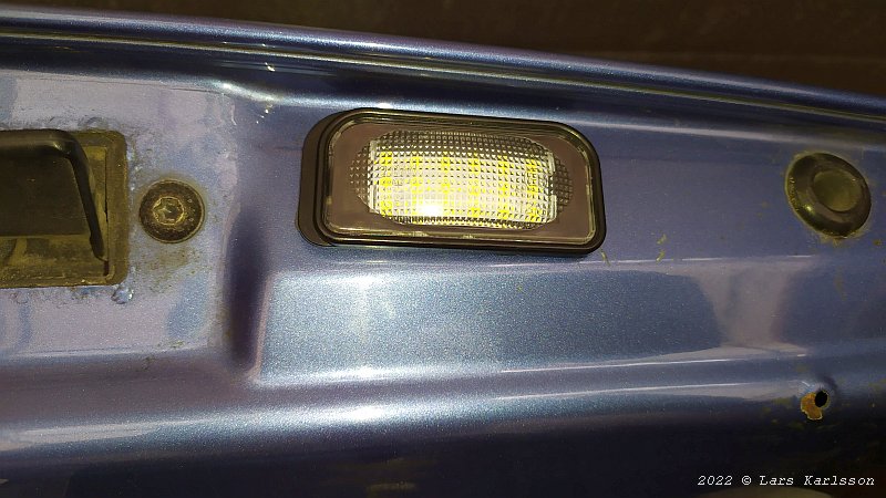 Chrysler Crossfire: License plate light