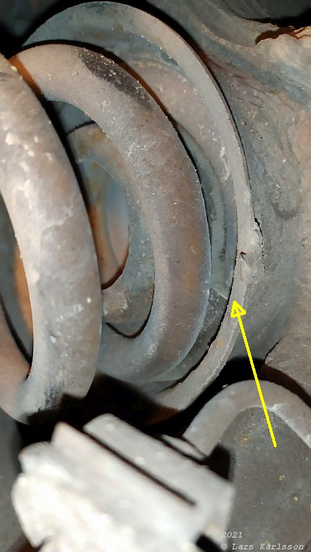 Chrysler Crossfire: Checking the rear springs