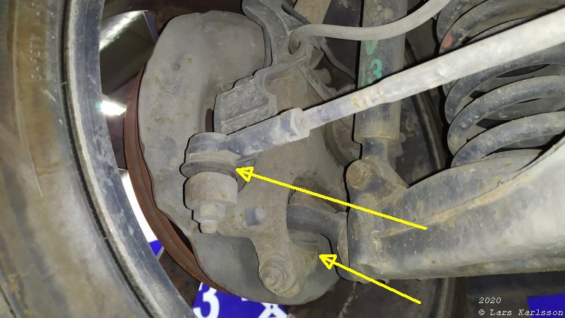 Chrysler Crossfire: Checking the rubber bushings and the ball joints