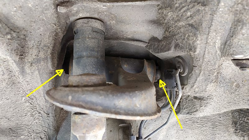 Chrysler Crossfire: Checking the rubber bushings and the ball joints