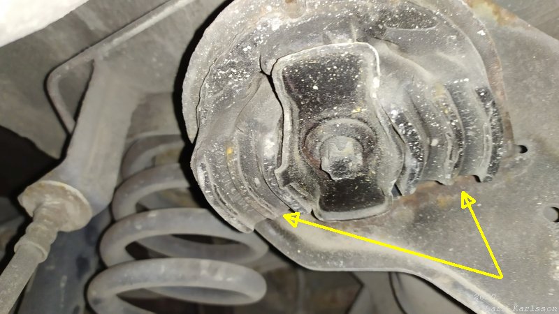 Chrysler Crossfire: Checking the rubber bushings and the ball joints