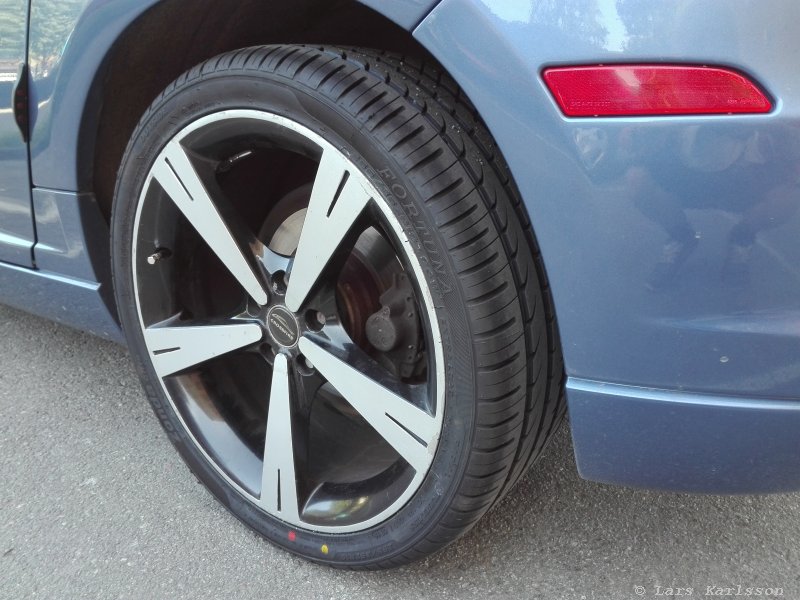 Front tire Chrysler Crossfire: 255/35 ZR19"