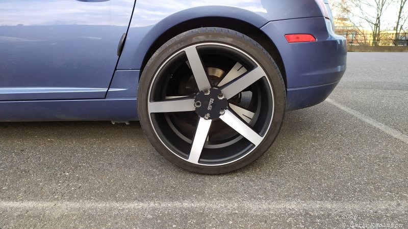 Chrysler Crossfire: Wheels and Tires