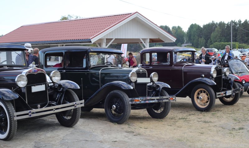 Car meeting at Nifsta Gård July 2018