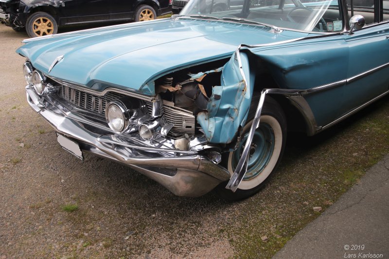 A walk among scrap cars at Osby USA bildelar in Sweden 2019