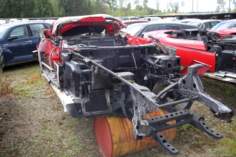 A walk among scrap cars at Osby USA bildelar in Sweden 2019