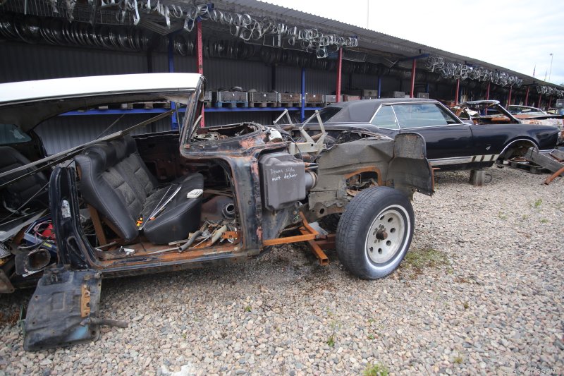 A walk among scrap cars at Osby USA bildelar in Sweden 2019