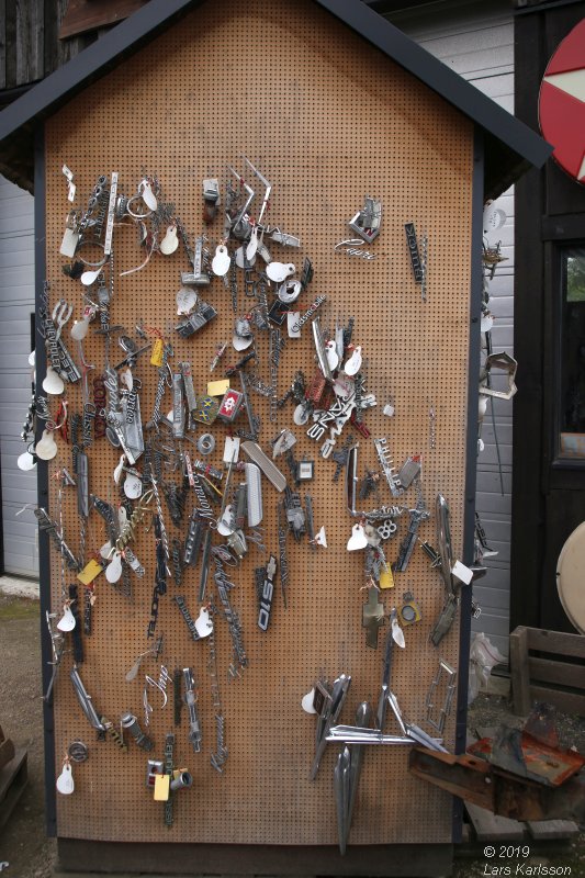 A walk among scrap cars at Osby USA bildelar in Sweden 2019